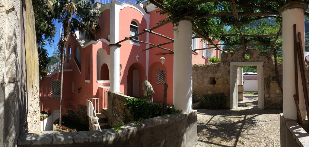 Capri Villa Bismarck Exterior photo