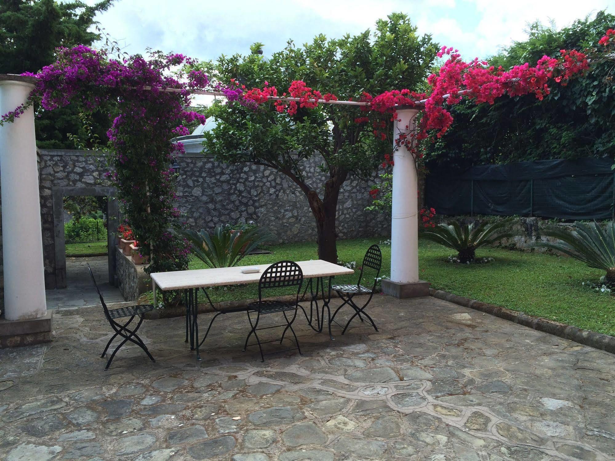 Capri Villa Bismarck Exterior photo