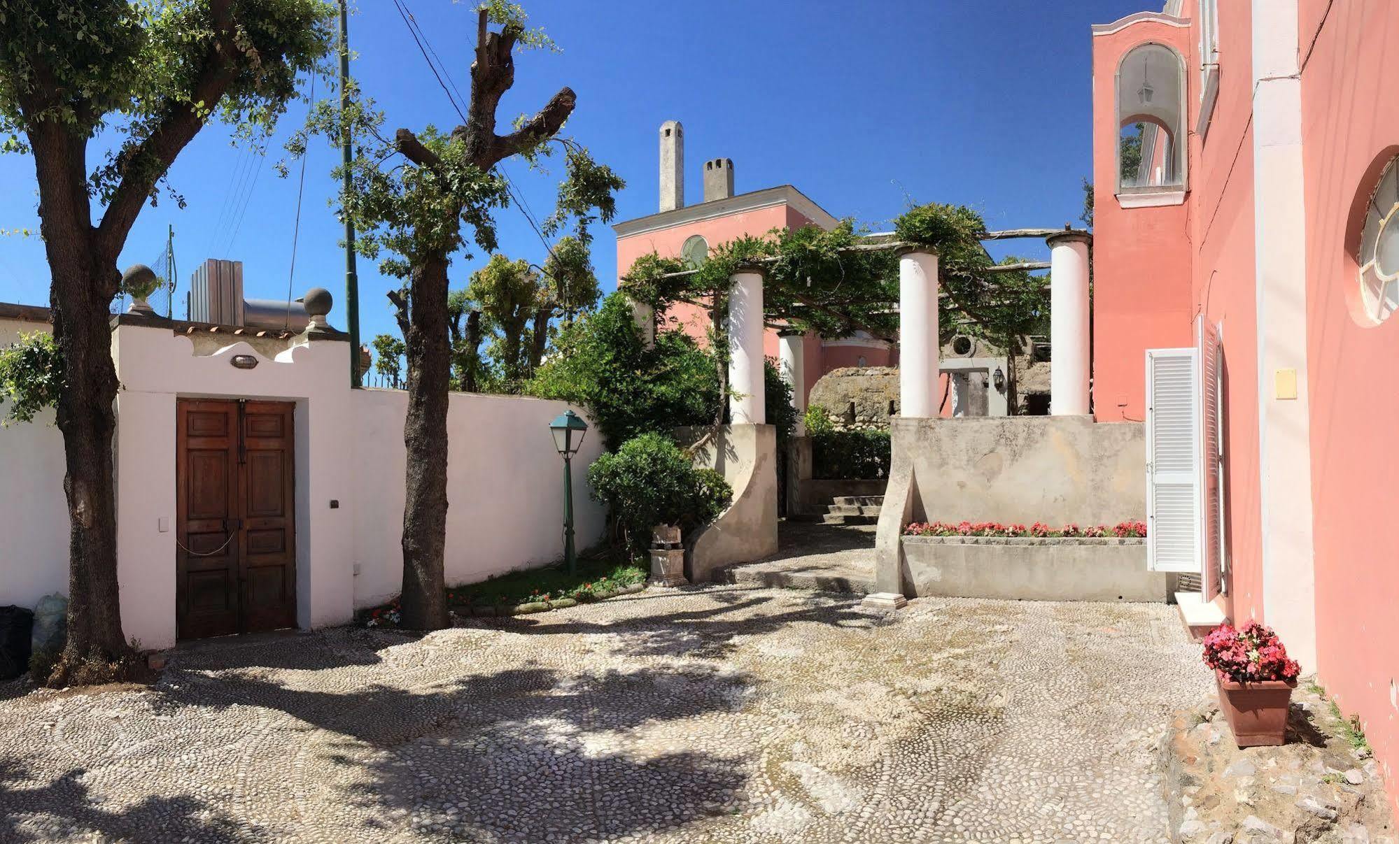 Capri Villa Bismarck Exterior photo